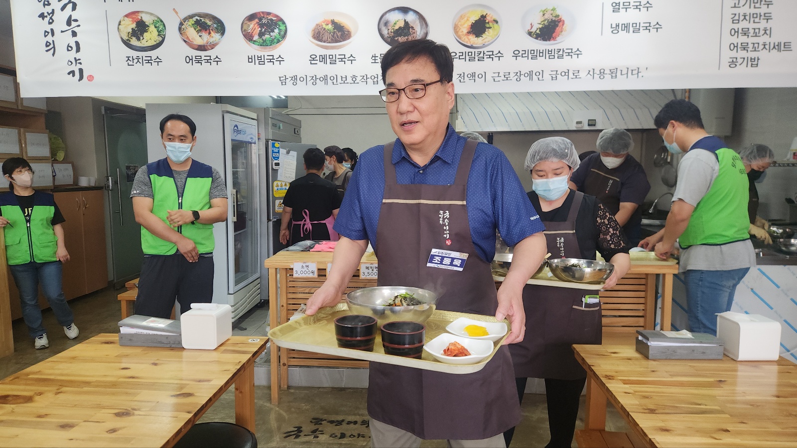 조동욱 회장 담쟁이국수 일일점장했다