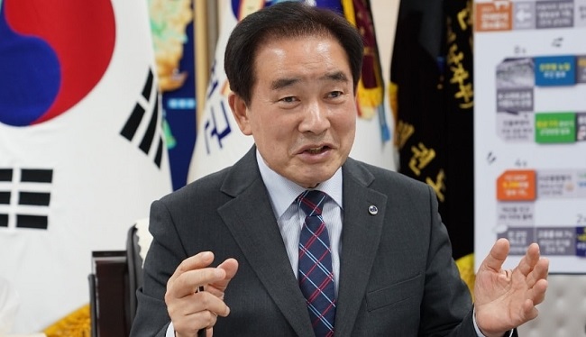 송기섭 진천군수가 윤석열을 강력하게 규탄했다