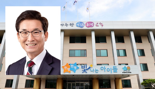 윤건영 교육감이 동료간 존중과 배려를 강조했다