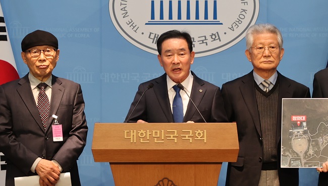 송기섭 진천군수가 삼청동 안가 조사를 요구했다