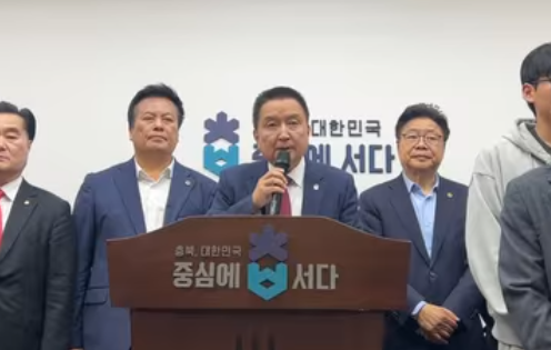 김영환 지사 출마선언 하자마자 ‘이강일 앱’ 공격했다