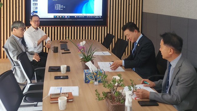 신용한 충북지사 당선인 기업체 방문 나섰다