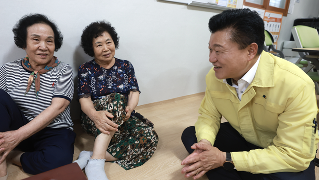 신용한 지사가 폭염 총력대응을 지시했다