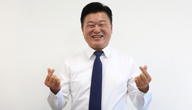 신용한 충북지사 실용행정 가속페달 밟는다